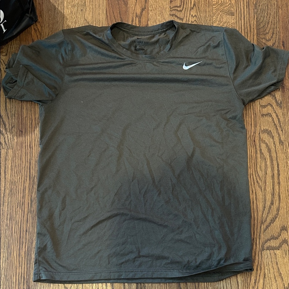 Nike Men's Olive Green Short Sleeve Tee